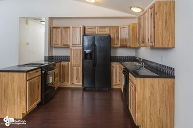 7712 Chaimi Loop Anchorage AK-large-005-