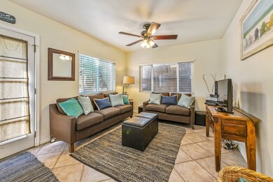 Lower unit 2 beds/1 bath