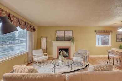 1027 E 37th Ave, Spokane, WA 99203 - photo 3