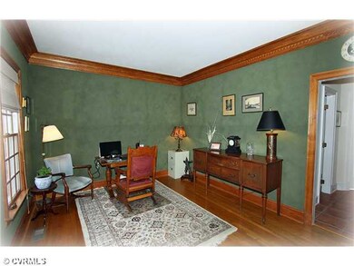 Studio/Study/Office - Office/Living Room with Hard