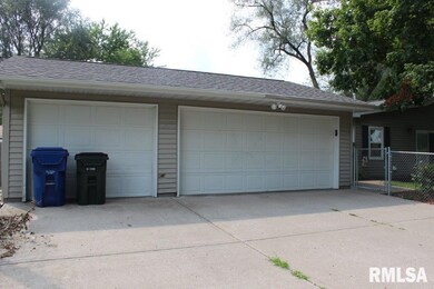 2003 W 71st St, Davenport, IA 52806 - photo 4