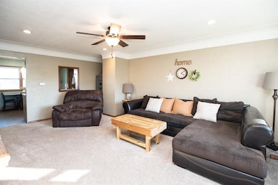 1021 Eastern Dr SE, Cedar Rapids, IA 52403 - photo 7