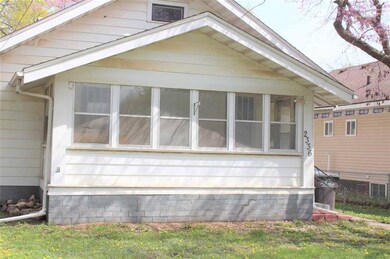 2336 E Grand Ave, Des Moines, IA 50317 - photo 3