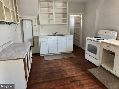 320 Biser St, Berkeley Springs, WV 25411 - photo 4