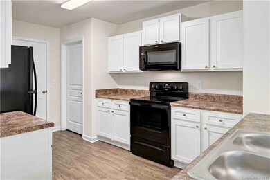 9622 Weikert Rd, Charlotte, NC 28215 - photo 3