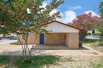 2637 W Randol Mill Rd unit A, Arlington, TX 76012 - photo 4