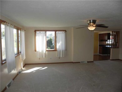 Living Room. HUGE16x22 Living Room w/ Front Pictur