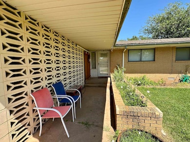 1524 Poplar St, Wakita, OK 73771 - photo 3