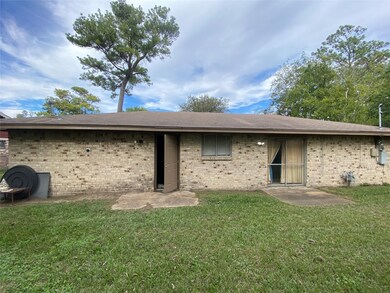 7714 Melanie St, Houston, TX 77016 - photo 5