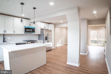 2001 Mayflower Dr, Woodbridge, VA 22192 - photo 3