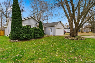 3294 Comer Dr, Flint, MI 48506 - photo 4