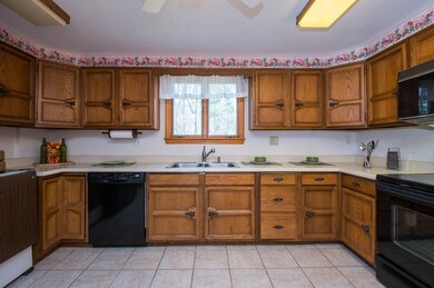3 Austin St, Burlington, MA 01803 - photo 6