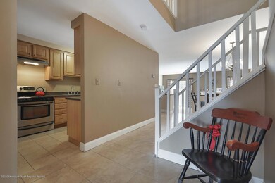 88 Lexington Cir Matawan NJ-large-009-01
