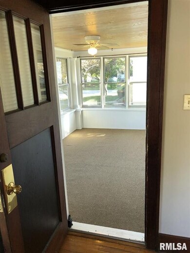 2226 Adams St, Davenport, IA 52803 - photo 5