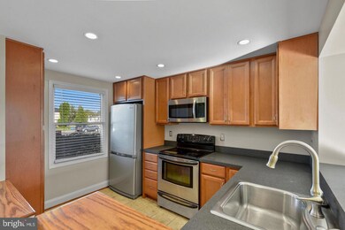 11818 Ashbrook Ct, Germantown, MD 20876 - photo 5