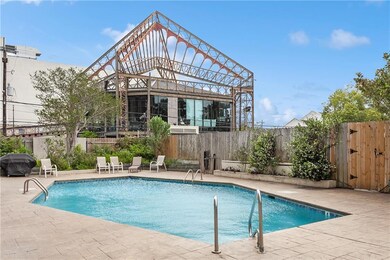 Large private pool & outdoor lounging area