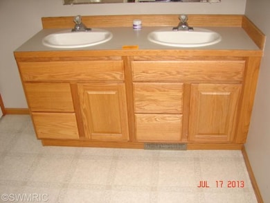 5345 Mirage Cir unit 24, Dimondale, MI 48821 - photo 3