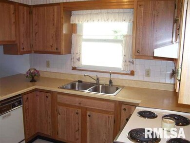 1241 Richland Ave, Lincoln, IL 62656 - photo 2