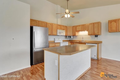 Kitchen w/Kitchen Island