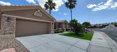 2 car garage with flagstone accent trim