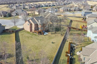 NEW FENCE, barbecue deck, just bring your birdfeed