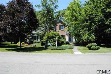 709 Waldens Pond Rd, Albany, NY 12203 - photo 3