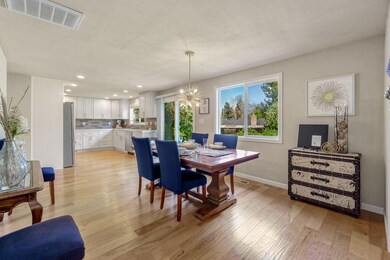 2873 Anita Cir, Medford, OR 97504 - photo 3