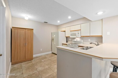 4LakeForestCt.N-17