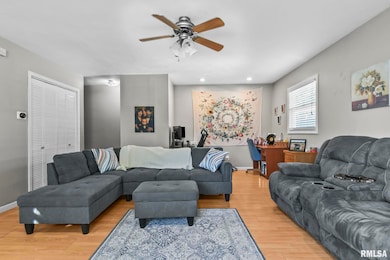 206 S 8th St unit 1, Auburn, IL 62615 - photo 4