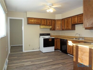 2833 Trimble Rd, Toledo, OH 43613 - photo 2