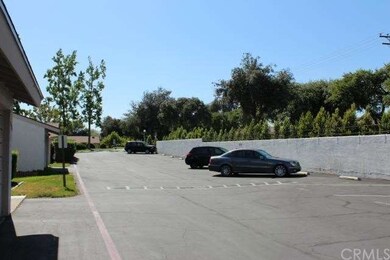 Lots of parking for guests just in front of the ho