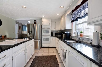 9 Windsor Dr, Litchfield, NH 03052 - photo 5