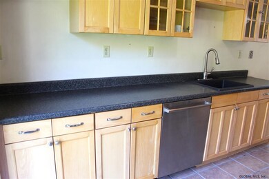 11 Oakwood Rd, Glenmont, NY 12077 - photo 6