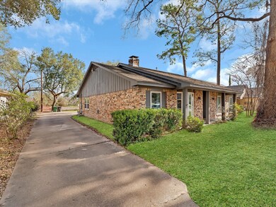 5922 Par Four Dr, Houston, TX 77088 - photo 2