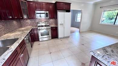 Kitchen & Dining area