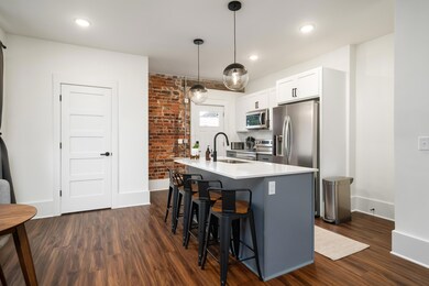 471 E Gates 009