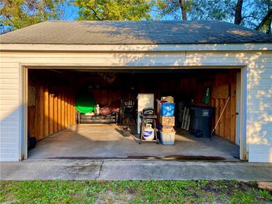 813 E 21st St, Des Moines, IA 50317 - photo 5