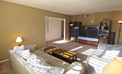 Villa 1517 N