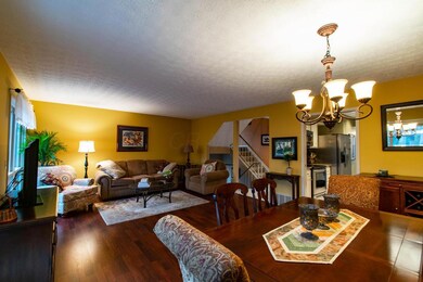living room / dining