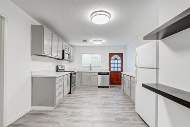 2533 Arlington St, Houston, TX 77008 - photo 7