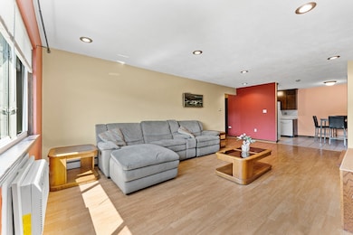 1 Hallmark Gardens unit 8, Burlington, MA 01803 - photo 2