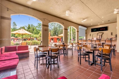Poolside Bar/Restaurant