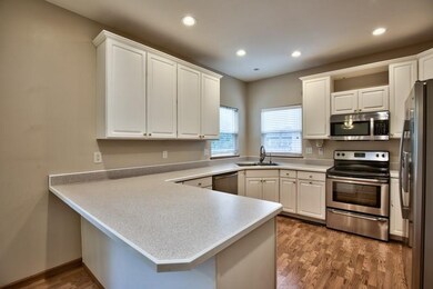 BREAKFAST BAR SEATING