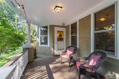 38 Cedar St, Stony Brook, NY 11790 - photo 6