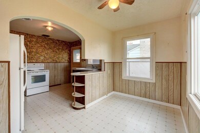 64 N 9th St, Central Point, OR 97502 - photo 4