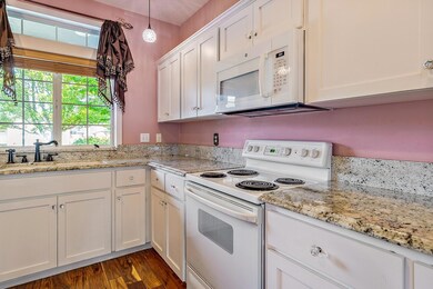 210 willowbend closeup kitch 1