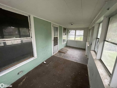 310 S 12th St, Centerville, IA 52544 - photo 5