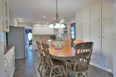 Wonderful eat-in kitchen area
