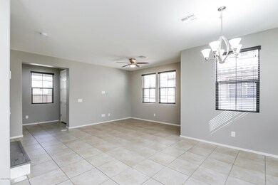 005-photo-dining-room-7619626