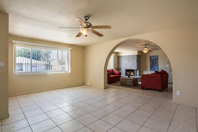 8935 N 17th Dr-5